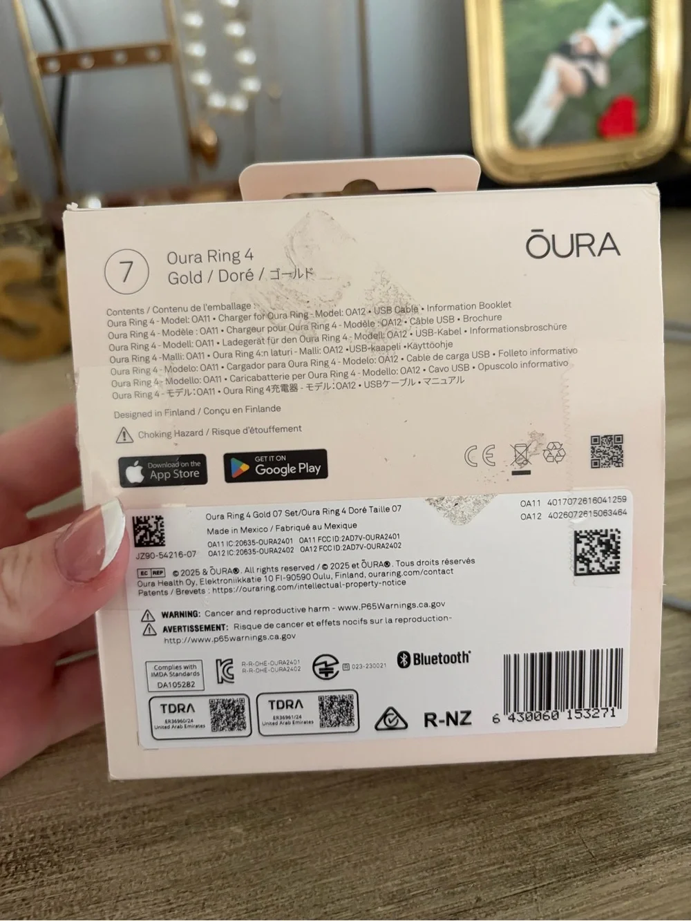 Oura Gen 4 Size 7 Gold with Charging Dock & Gray USB-C Cable